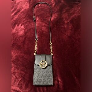 Color black gray and  gold